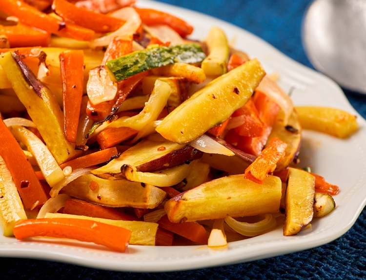 MACARRÃO FRITO COM LEGUMES